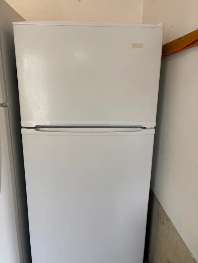 Maytag fridge with top freezer