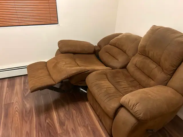 La-Z-Boy Loveseat - Photo 4