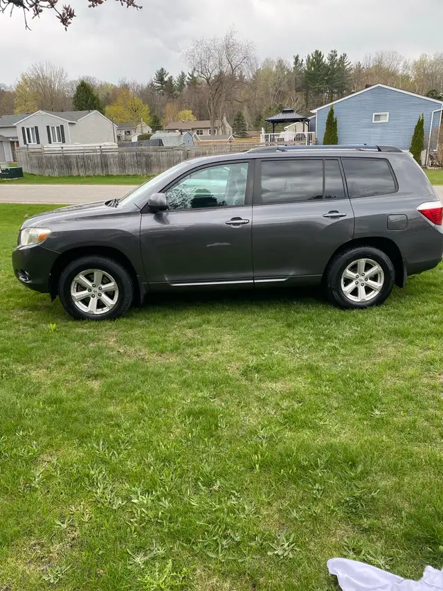 2010 Toyota Highlander AWD excellent condition