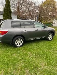 2010 Toyota Highlander AWD excellent condition - Photo 4