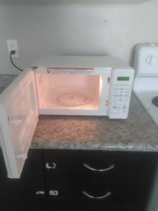 bring me microwave for sale in working condition - Photo 2