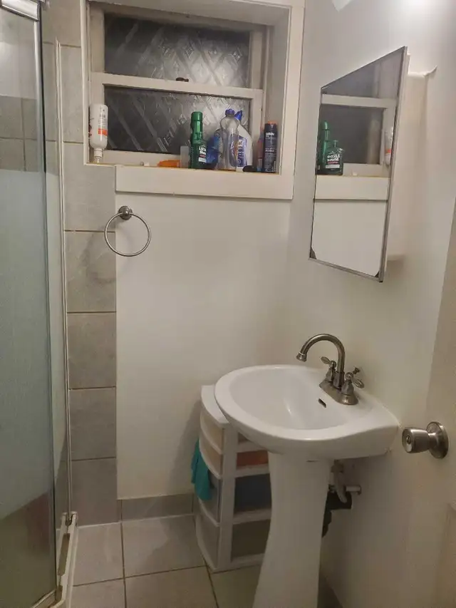 Room for Rent near University of Alberta - Photo 3