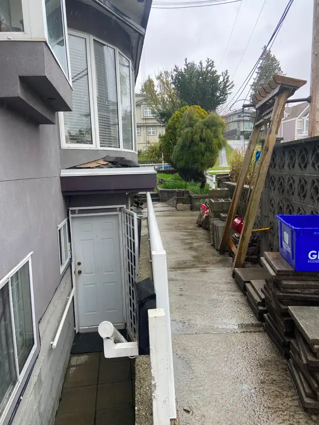 LOOKING 1 PERSON TO SHARE 1 BDRM IN A 3 Bdrm BSMT SUITE Van East