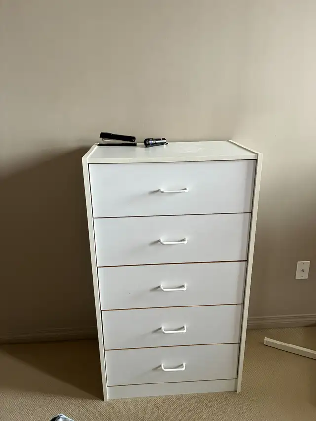 Free Bedroom Stuff - Photo 2