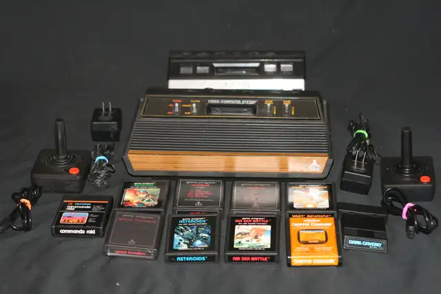 ATARI 2600 CONSOLE 4 SWITCH WOODY WITH 10 GAMES