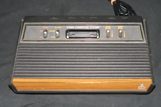 ATARI 2600 CONSOLE 4 SWITCH WOODY WITH 10 GAMES - Photo 4