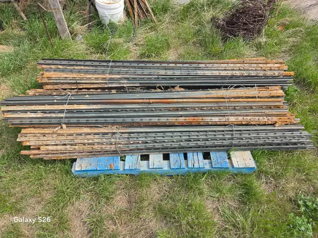 T - POSTS - Photo 2