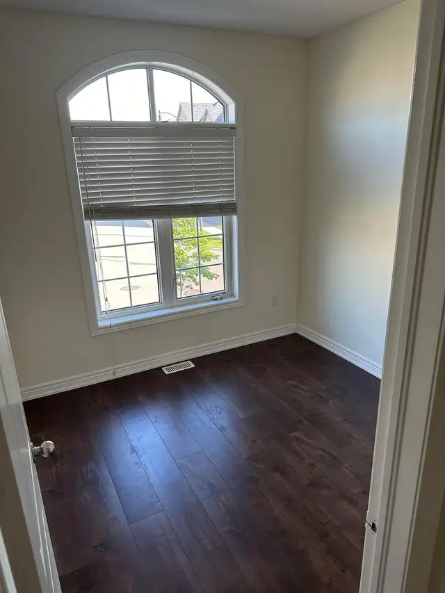 Beautiful 4 Bedroom 3 Bathroom Home For Rent - Photo 9