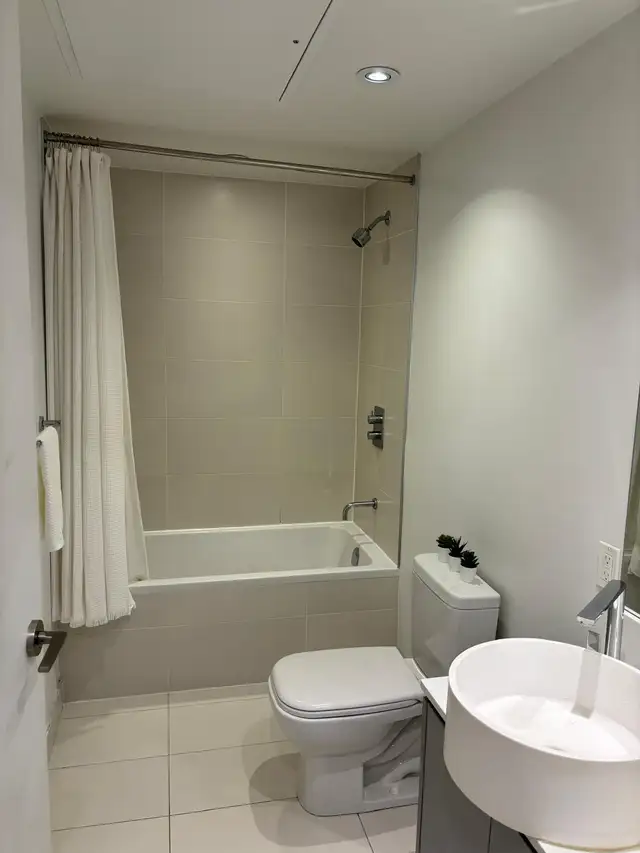 Furnished Private Room for Rent in Downtown Toronto - Photo 10