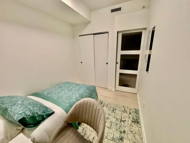 Furnished Private Room for Rent in Downtown Toronto - Photo 11