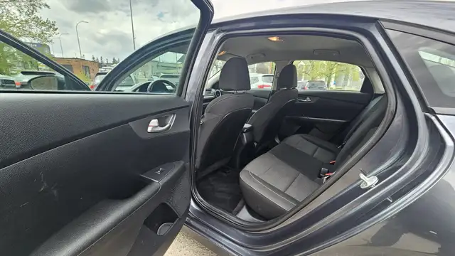 2020 Kia Forte LX - Photo 14