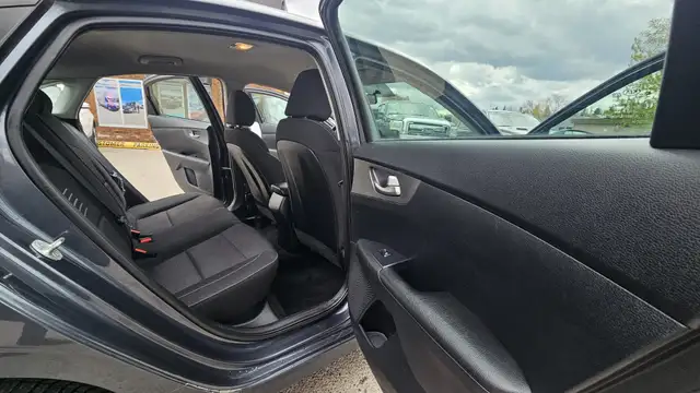 2020 Kia Forte LX - Photo 17