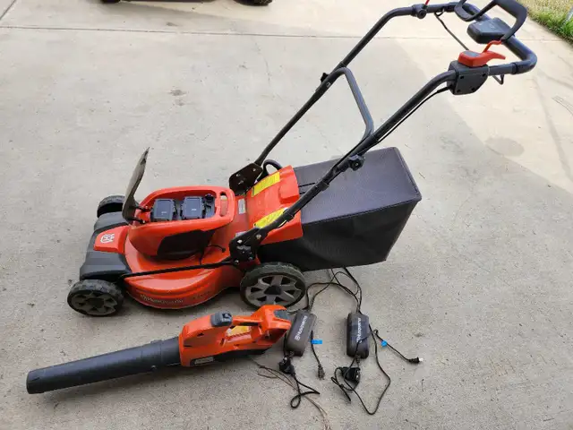 Husqvarna LE221R lawn mower 2 batts and blower