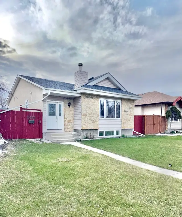House for sale 3 beds  2.5 baths - Photo 2