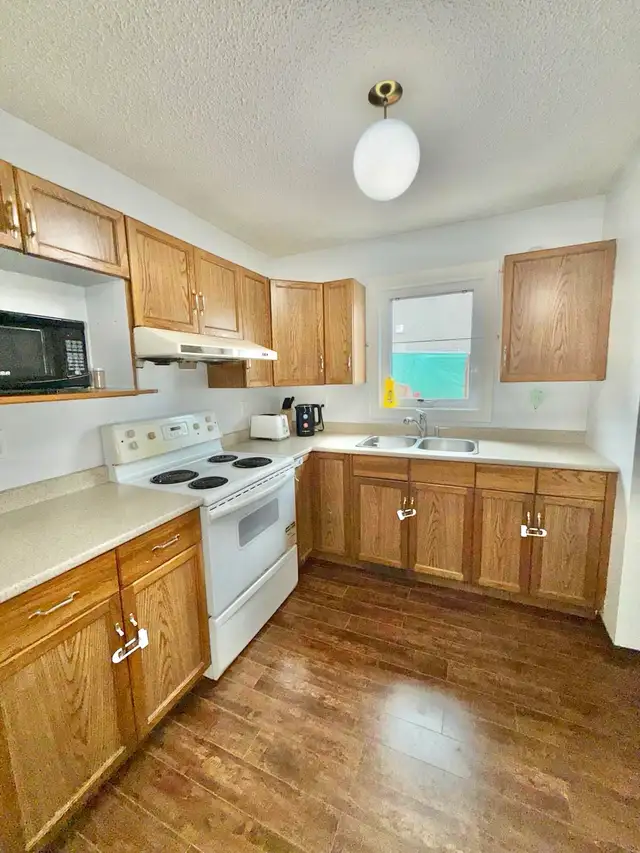 House for sale 3 beds  2.5 baths - Photo 5