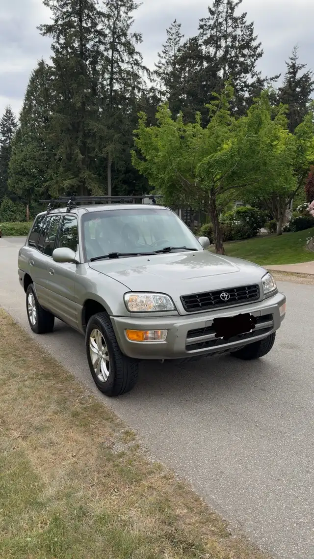 1999 Toyota RAV4 - Photo 2