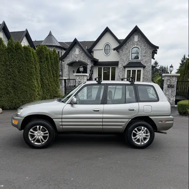 1999 Toyota RAV4 - Photo 3