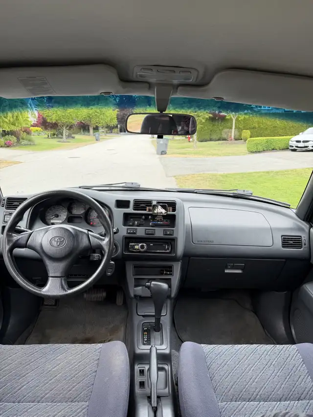 1999 Toyota RAV4 - Photo 7