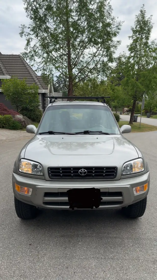 1999 Toyota RAV4 - Photo 9