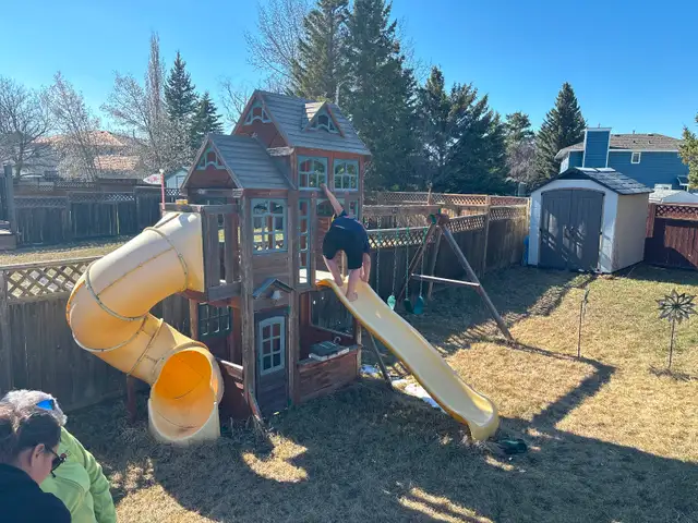 Free kids playhouse