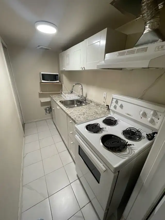 Furnished studio basement for rent Brampton - Photo 4