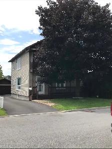 4 ½  à louer situé au rez-de-chaussée d'un duplex