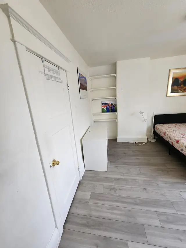 Large nice room, now, utilities WiFi included, Christie-St.Clair - Photo 5
