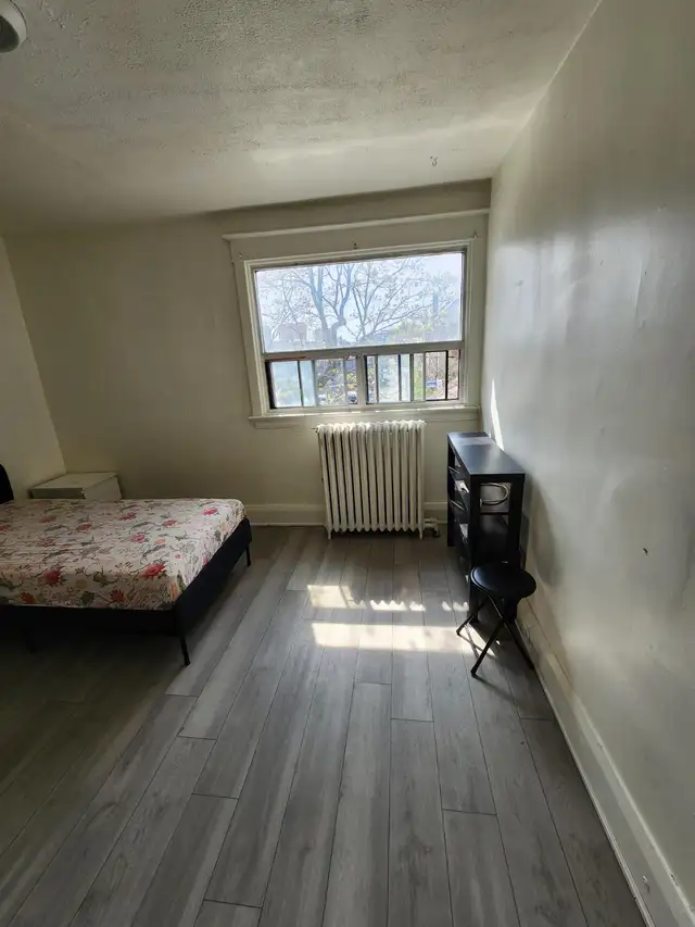 Large nice room, now, utilities WiFi included, Christie-St.Clair - Photo 6