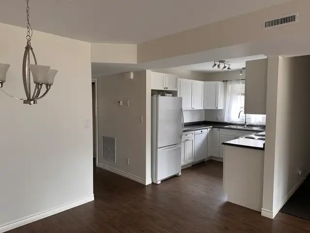 Spacious and bright! 2-bedroom apt. available Now! - Photo 4