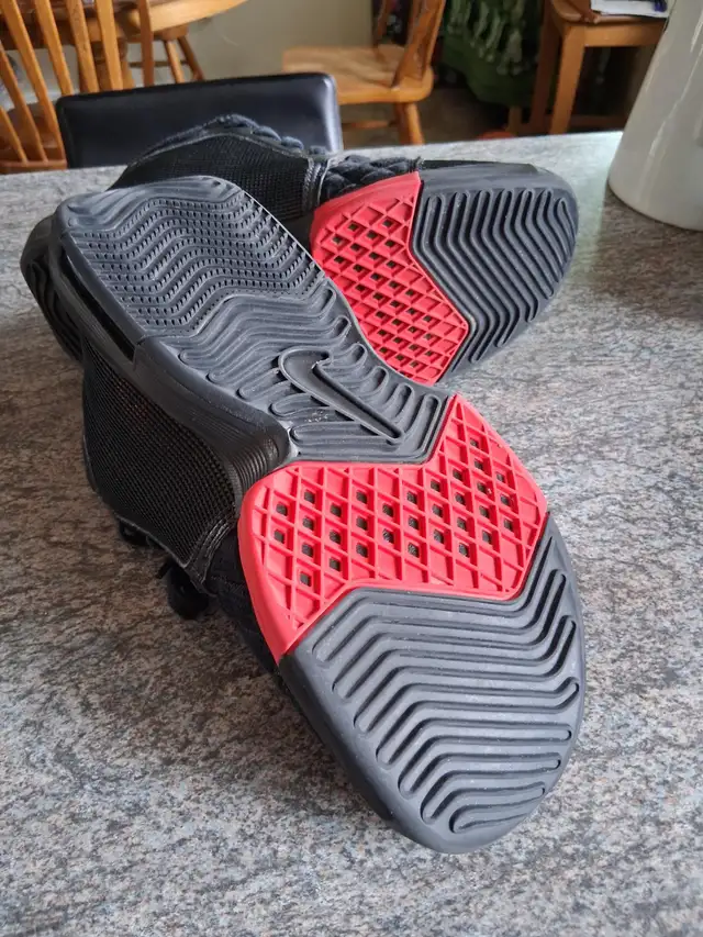 Lebron Basketball Shoes - Photo 2