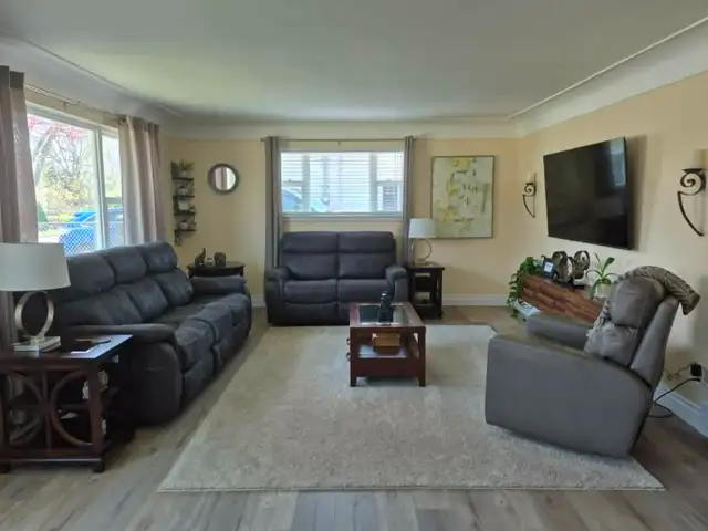 Fully Renovated 2 Bedroom Ranch – Move-In Ready Premium Upgrades - Photo 5