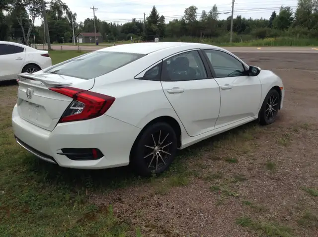 2019 Honda Civic LX - Photo 4
