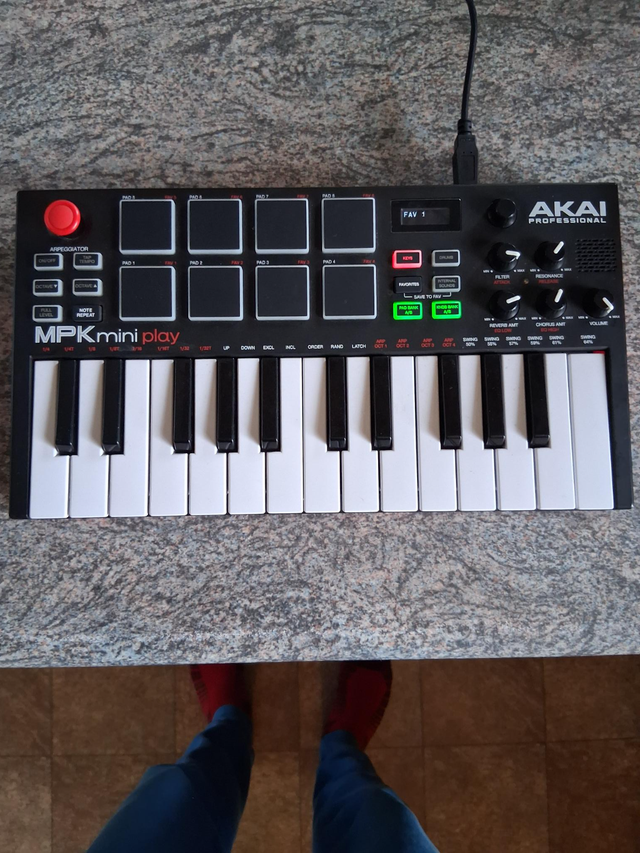 MPK Midi Keyboard