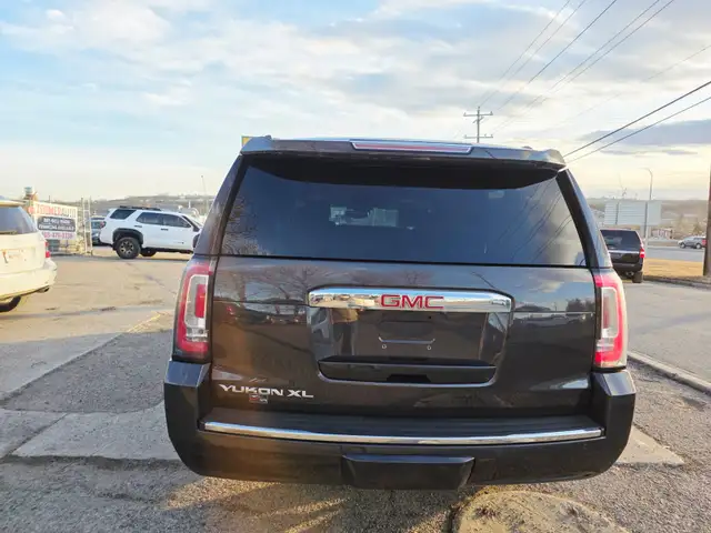 2015 GMC Yukon XL 4WD Denali Clean Carfax Full Service History - Photo 5