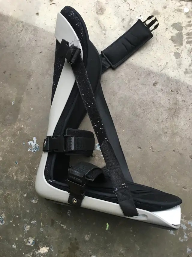 FOR SALE Air/CAST Select Standard Walking BootsAS PICTURED SZ. - Photo 2