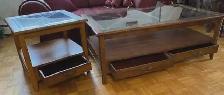 Deux tables basses de salon en bois dur