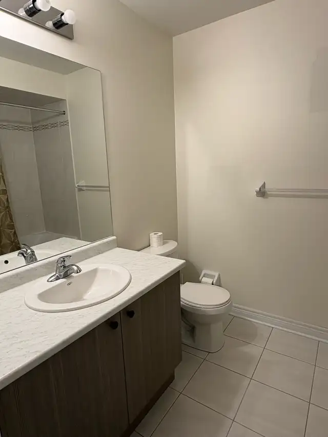 Queen Bedroom w/ WiFi & Utilities Included – Flexible Term - Photo 5