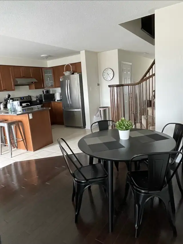 Queen Bedroom w/ WiFi & Utilities Included – Flexible Term - Photo 6