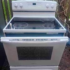 Cuisinière Blanc sur Plaque (1 ans usure)