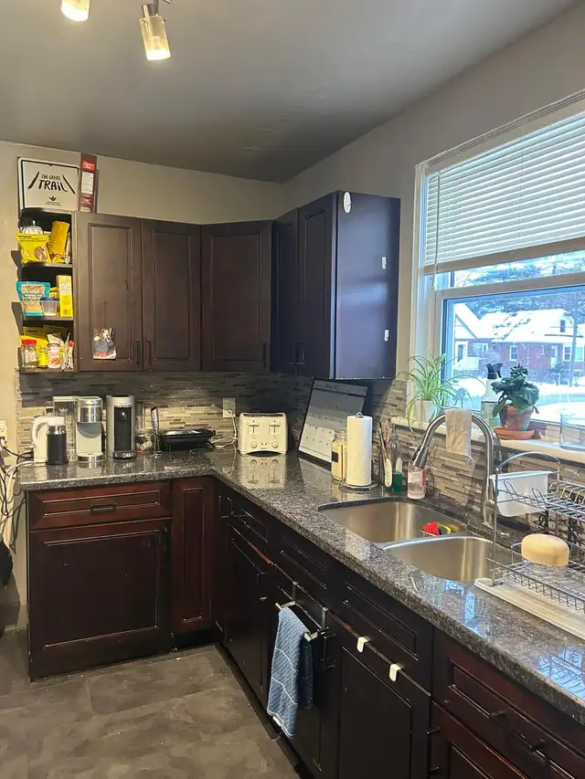 McMaster Student House for Rent-Female - Photo 2