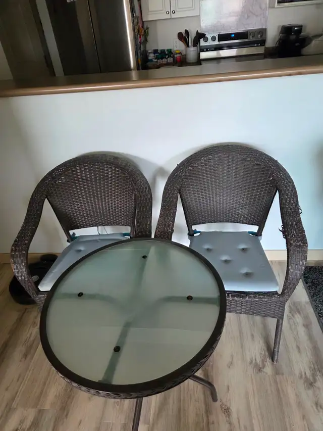 Patio furniture - Photo 2
