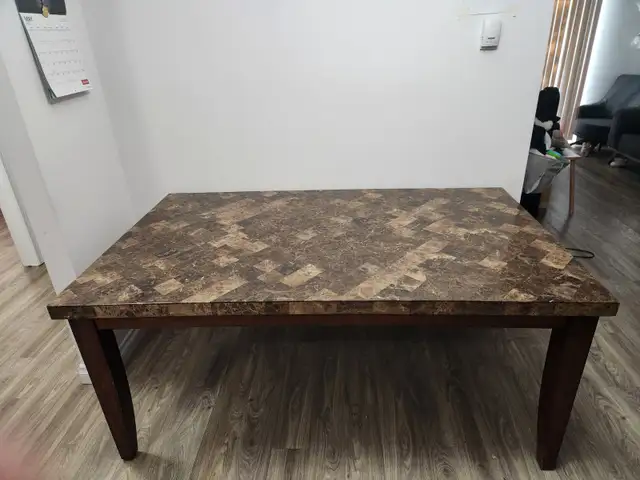 Large 70' Dining Table   4 Chairs. - Photo 2