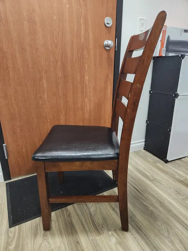 Large 70' Dining Table   4 Chairs. - Photo 4
