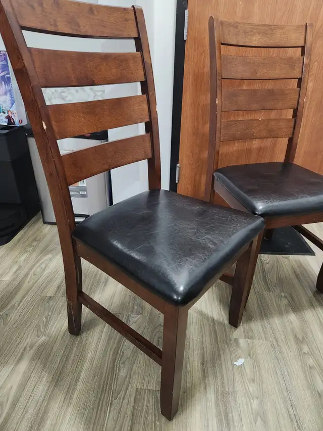 Large 70' Dining Table   4 Chairs. - Photo 6