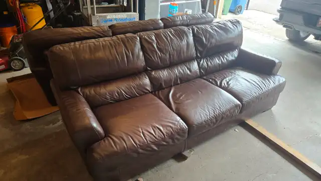 Natuzzi Leather Couch..... FREE Delivery with in Calgary