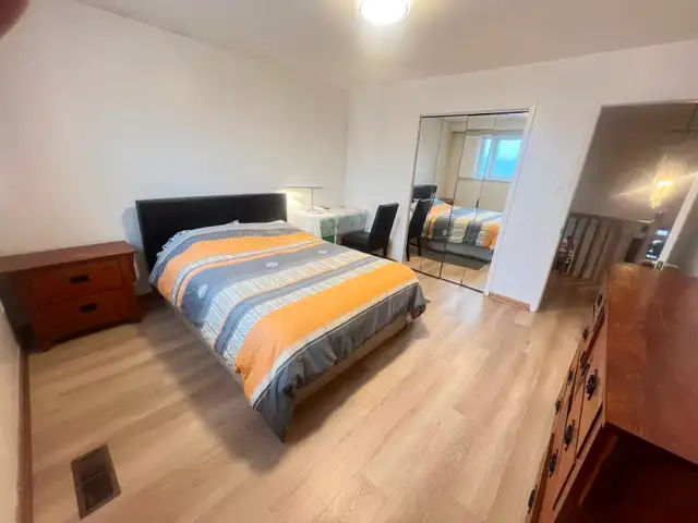 Entire level, 3 bed rooms, private kitchen and bathroom - Photo 2