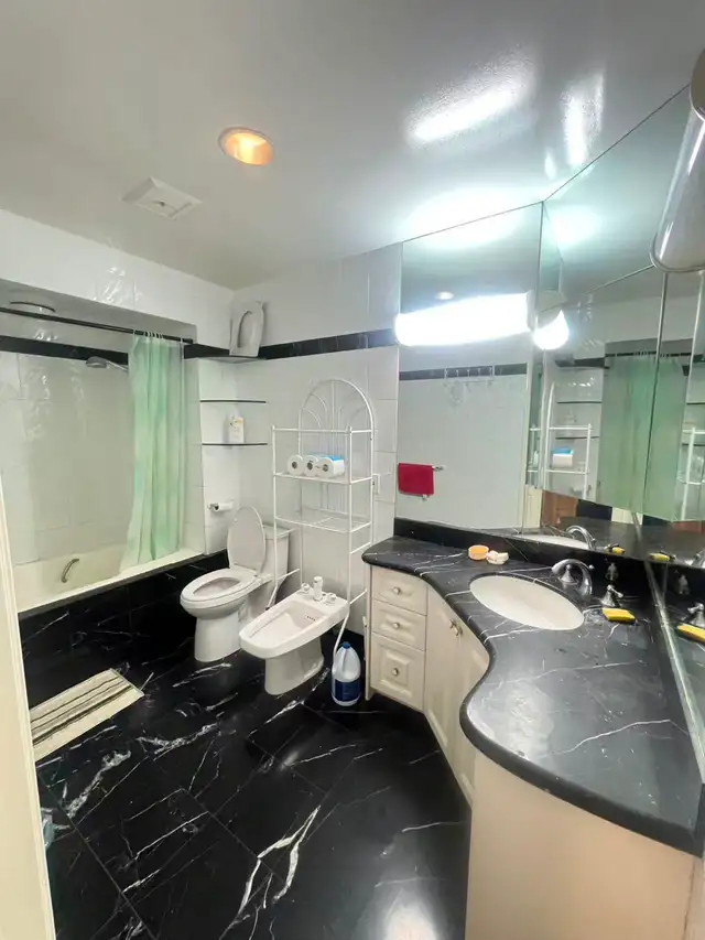 Entire level, 3 bed rooms, private kitchen and bathroom - Photo 8