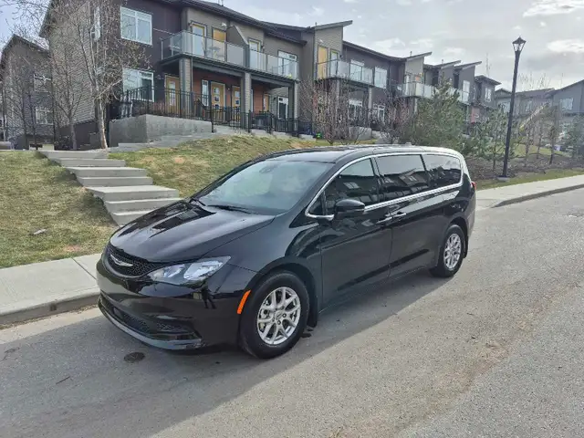 CHRYSLER GRAND CARAVAN SXT 2025 - Photo 2