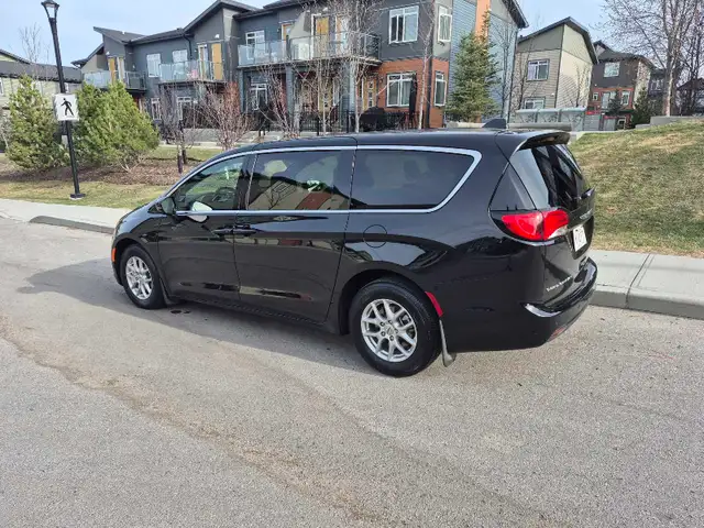 CHRYSLER GRAND CARAVAN SXT 2025 - Photo 4