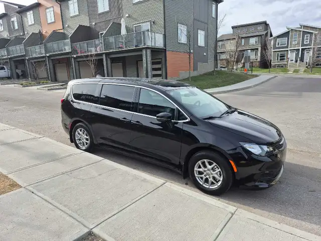 CHRYSLER GRAND CARAVAN SXT 2025 - Photo 5